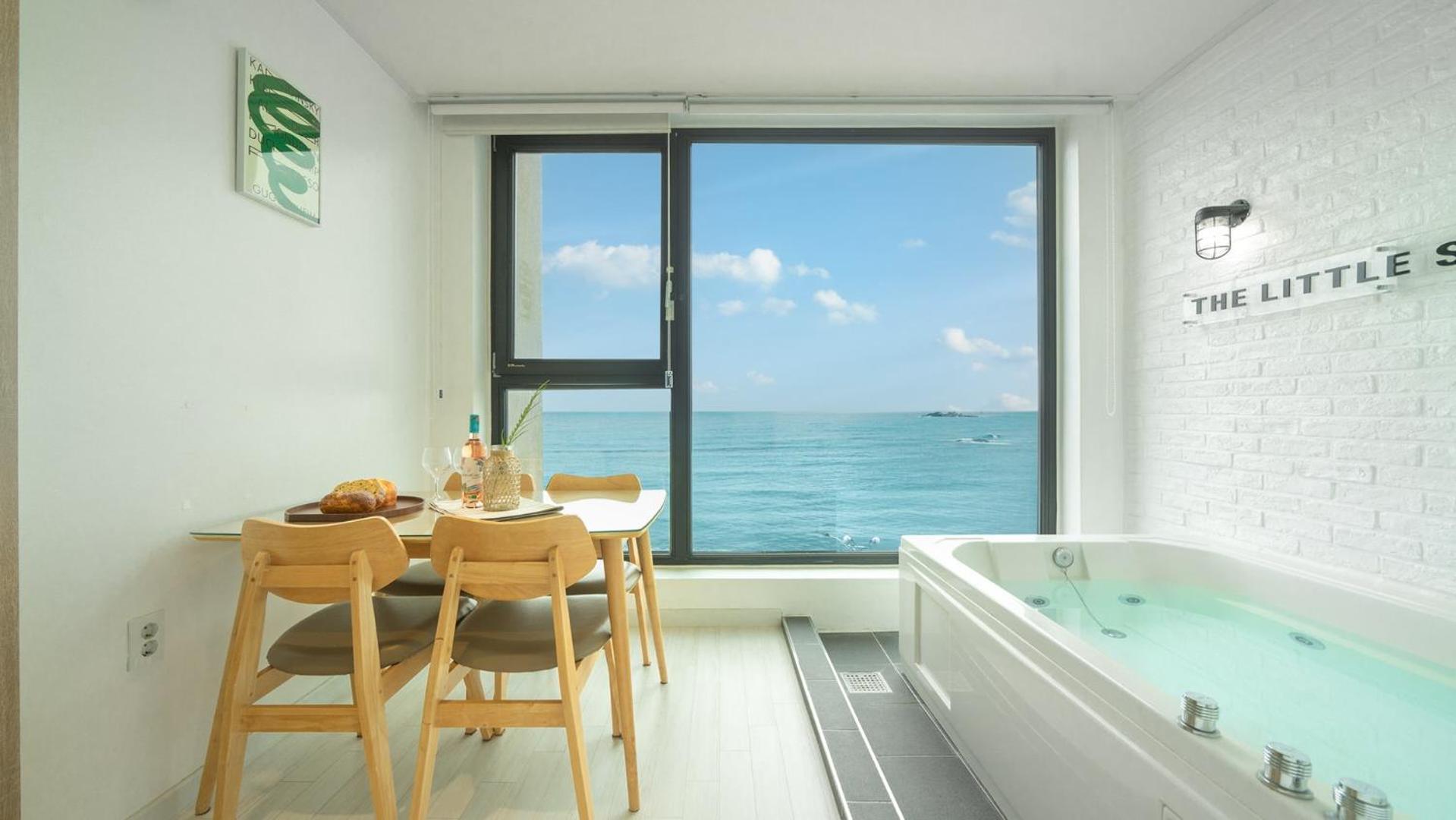 Goseong Littlesquare Oceanview Pension Room photo