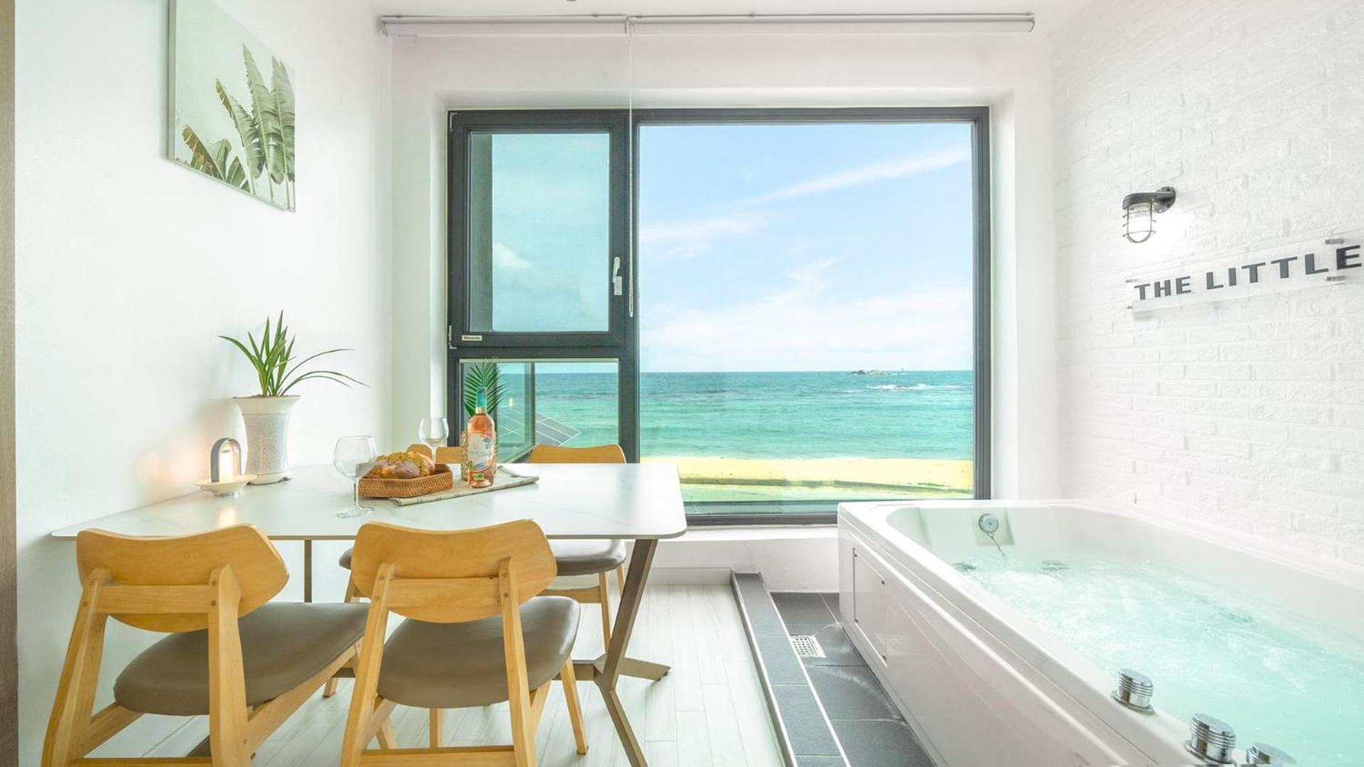 Goseong Littlesquare Oceanview Pension Room photo