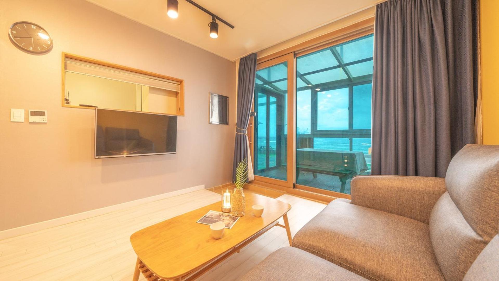 Goseong Littlesquare Oceanview Pension Room photo